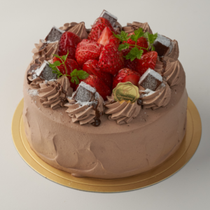 苺と生チョコのデコレーションケーキ